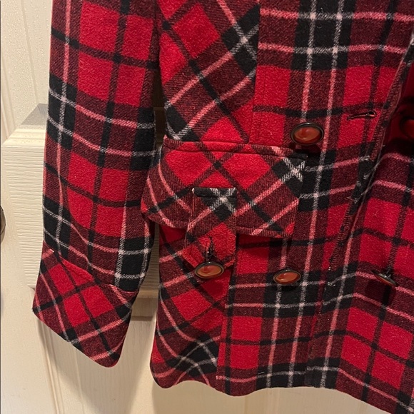 Maria D by Nordstroms Women's Red Plaid Jacket
Wool blend , double breasted‎ - Picture 3 of 8